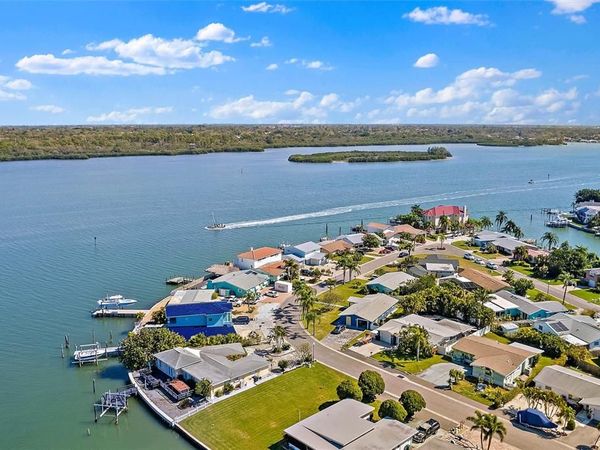 330 176TH AVENUE CIRCLE, REDINGTON SHORES, FL 33708