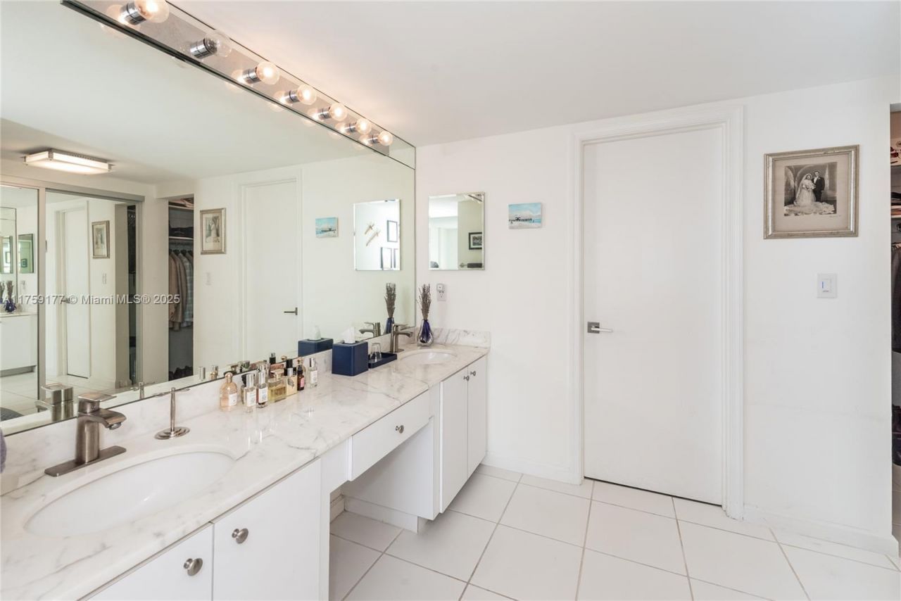 155 Ocean Lane Dr, Unit 1113, Key Biscayne, FL 33149 Photo