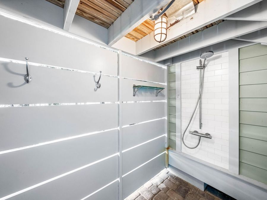 Property Image 100