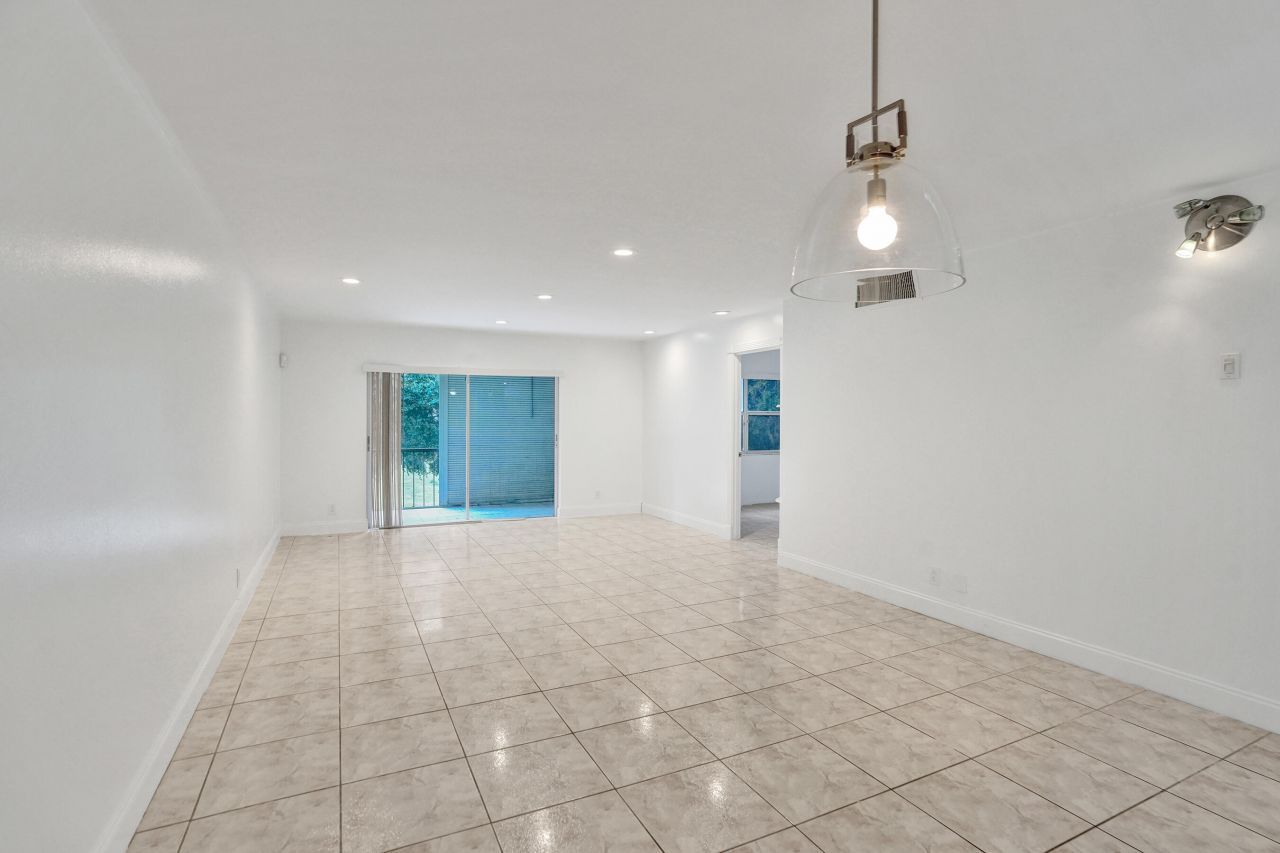 6200 S Falls Cir Drive, Unit 202, Lauderhill, FL 33319 Photo