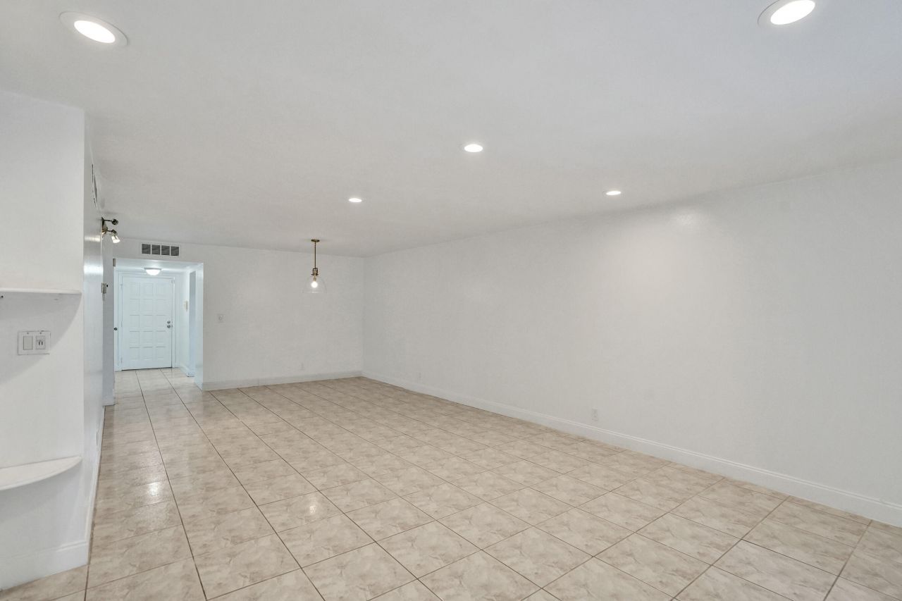 6200 S Falls Cir Drive, Unit 202, Lauderhill, FL 33319 Photo