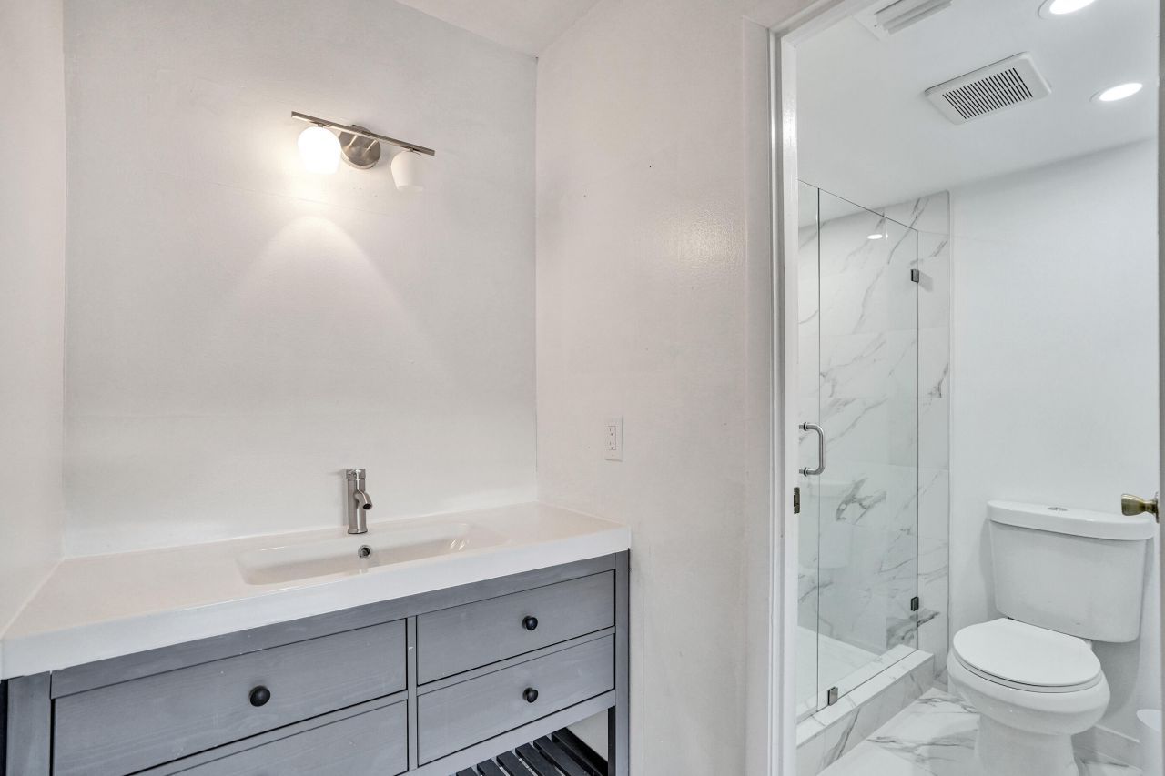 6200 S Falls Cir Drive, Unit 202, Lauderhill, FL 33319 Photo