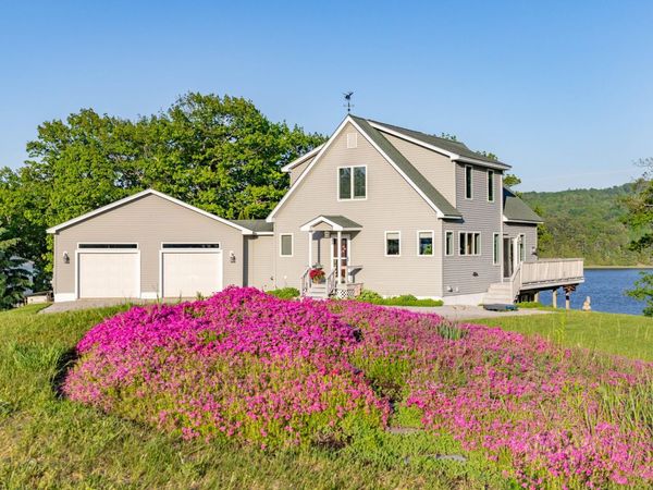 985 N North Main Street, Winterport, ME 04496