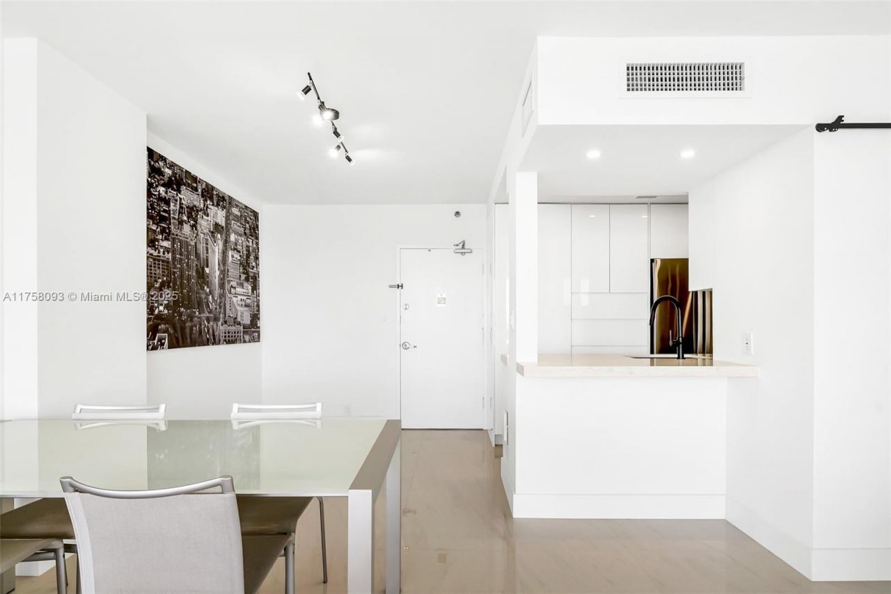 1000 West Ave, Unit 1416, Miami Beach, FL 33139 Photo