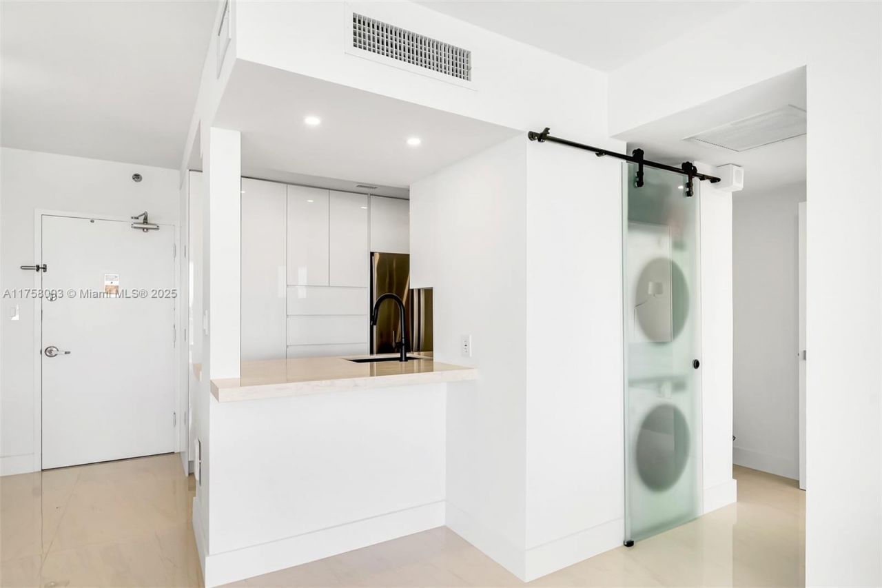 1000 West Ave, Unit 1416, Miami Beach, FL 33139 Photo