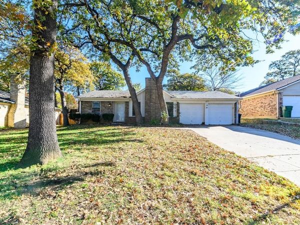 4815 Crestmont Court, Arlington, TX 76017
