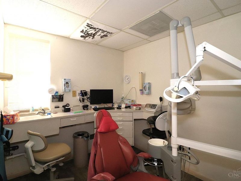 9050 Plainfield Road, Blue Ash, OH 45236 Photo 9