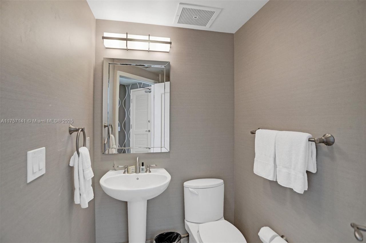 4401 Collins Ave, Unit 702/704, Miami Beach, FL 33140 Photo