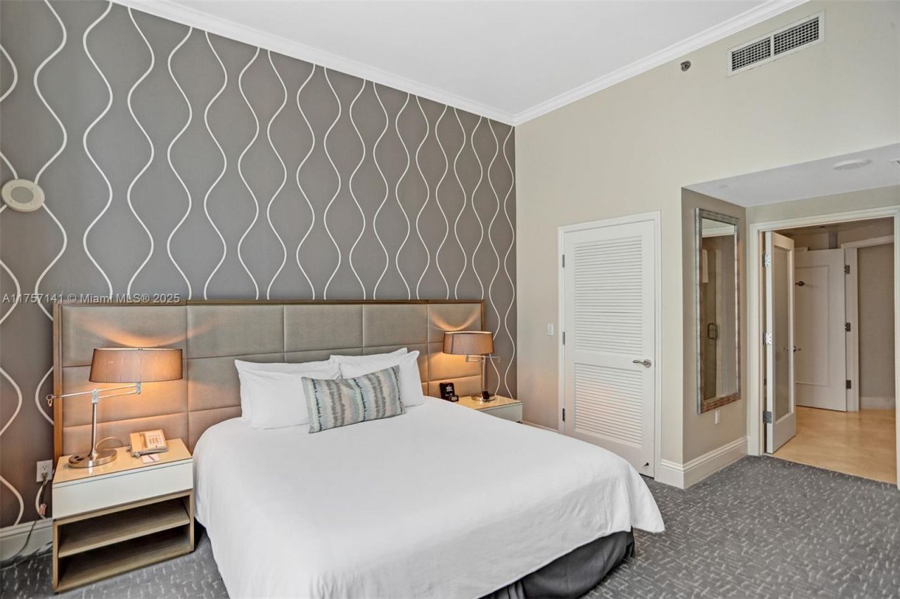 4401 Collins Ave, Unit 702/704, Miami Beach, FL 33140 Photo