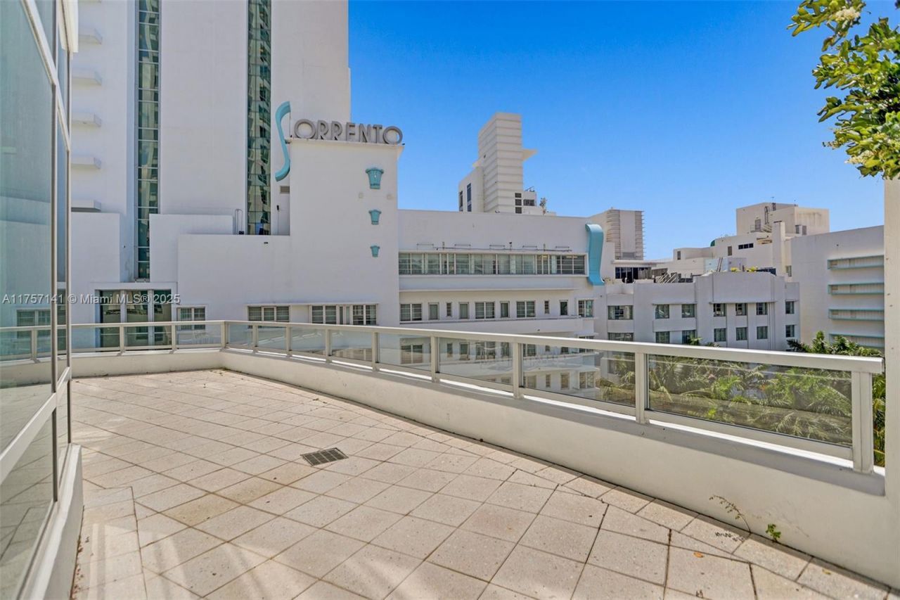 4401 Collins Ave, Unit 702/704, Miami Beach, FL 33140 Photo