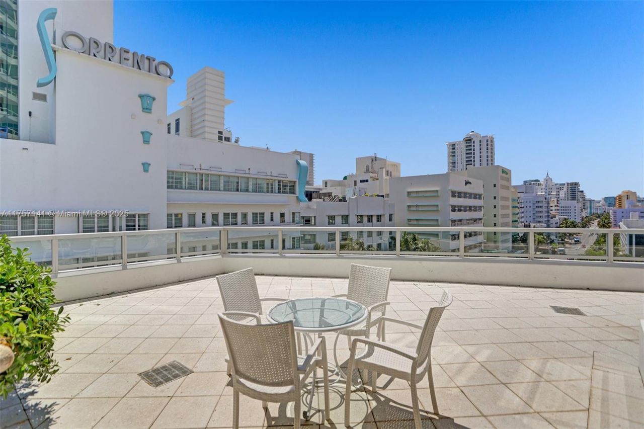 4401 Collins Ave, Unit 702/704, Miami Beach, FL 33140 Photo