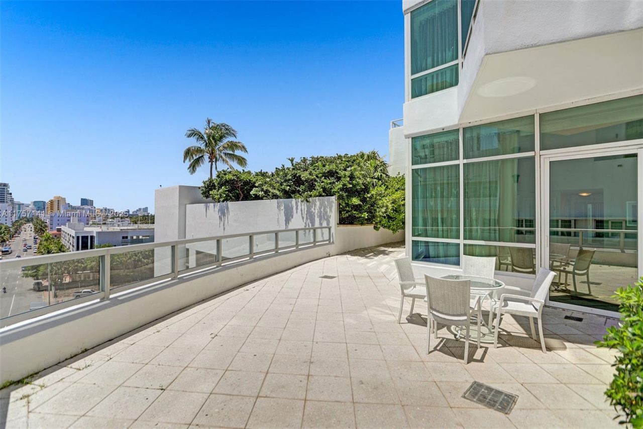 4401 Collins Ave, Unit 702/704, Miami Beach, FL 33140 Photo