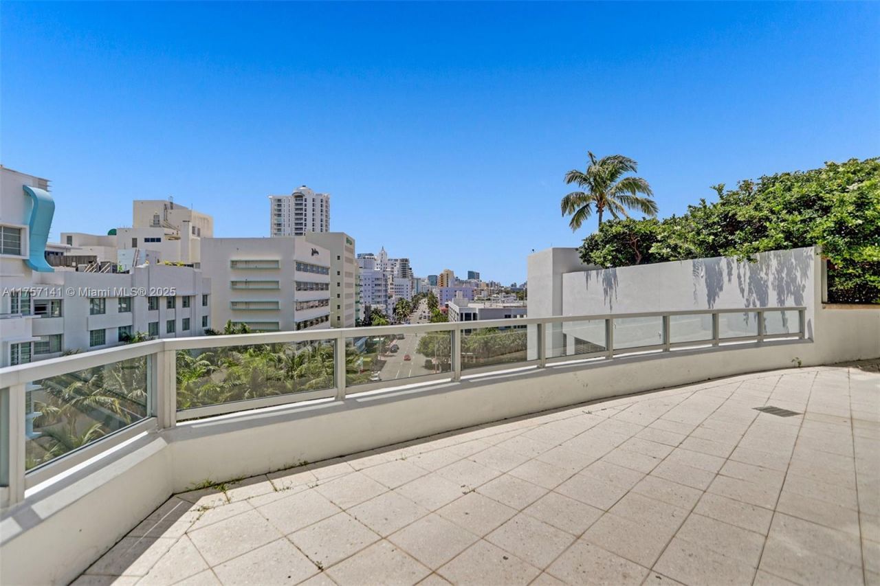 4401 Collins Ave, Unit 702/704, Miami Beach, FL 33140 Photo