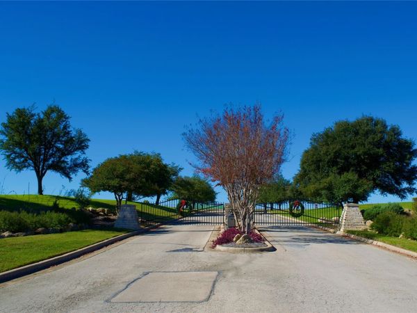 377 Heritage LOOP, Hutto, TX 78634