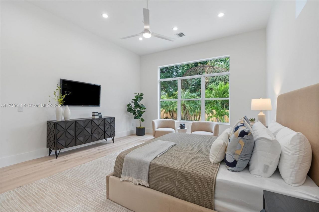 11412 NE 8th Ave, Biscayne Park, FL 33161 Photo