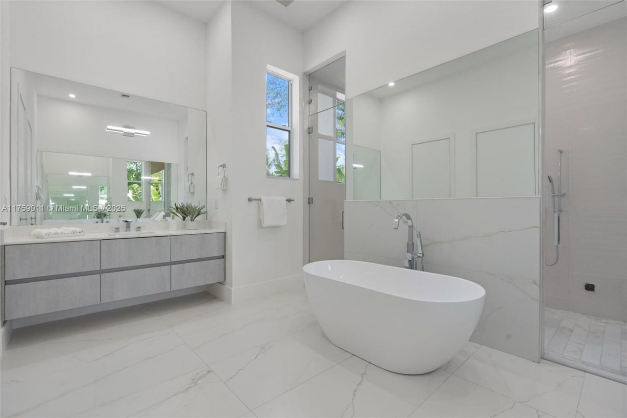 11412 NE 8th Ave, Biscayne Park, FL 33161 Photo