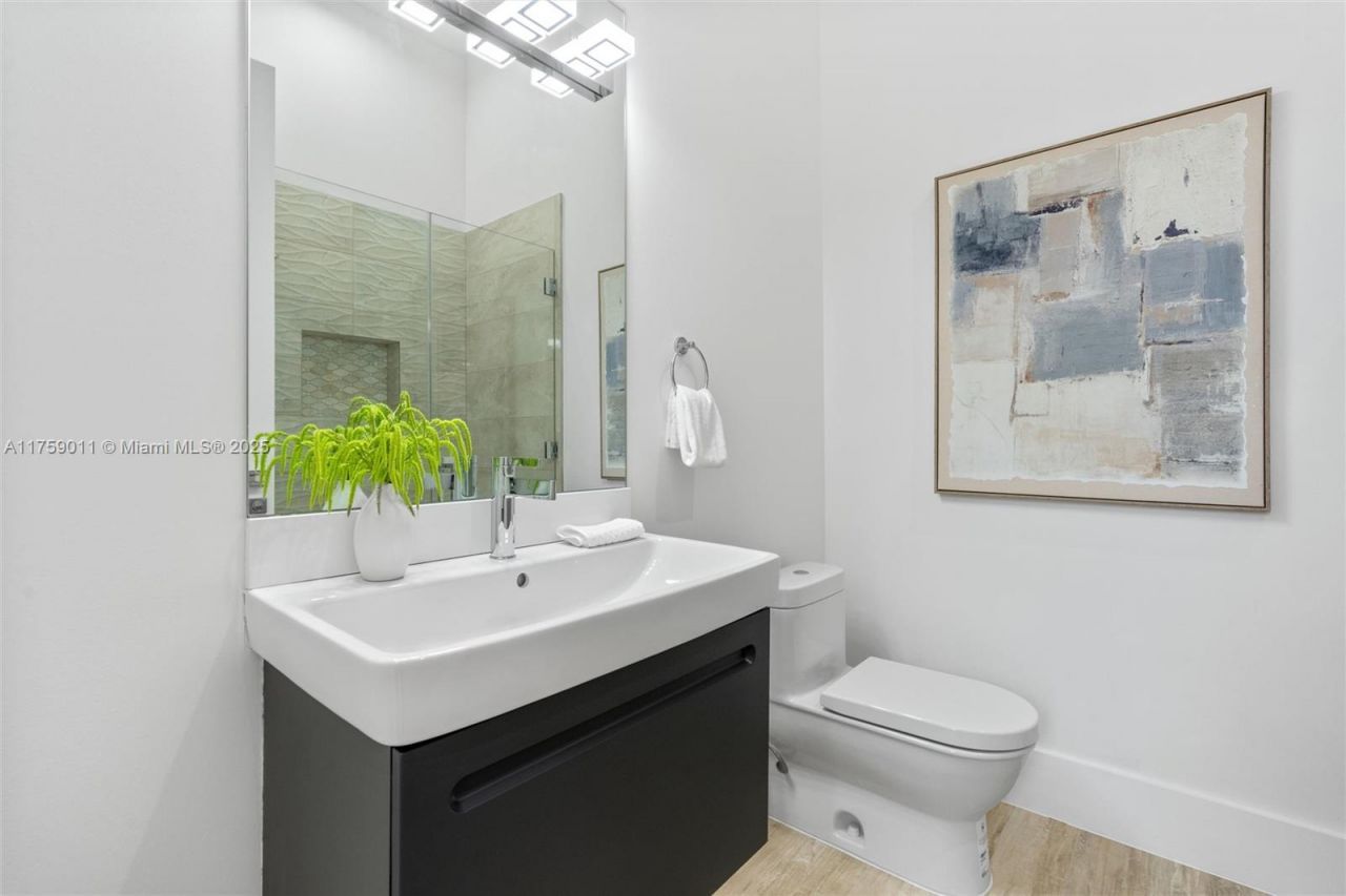 11412 NE 8th Ave, Biscayne Park, FL 33161 Photo