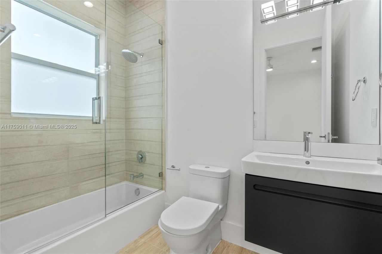 11412 NE 8th Ave, Biscayne Park, FL 33161 Photo