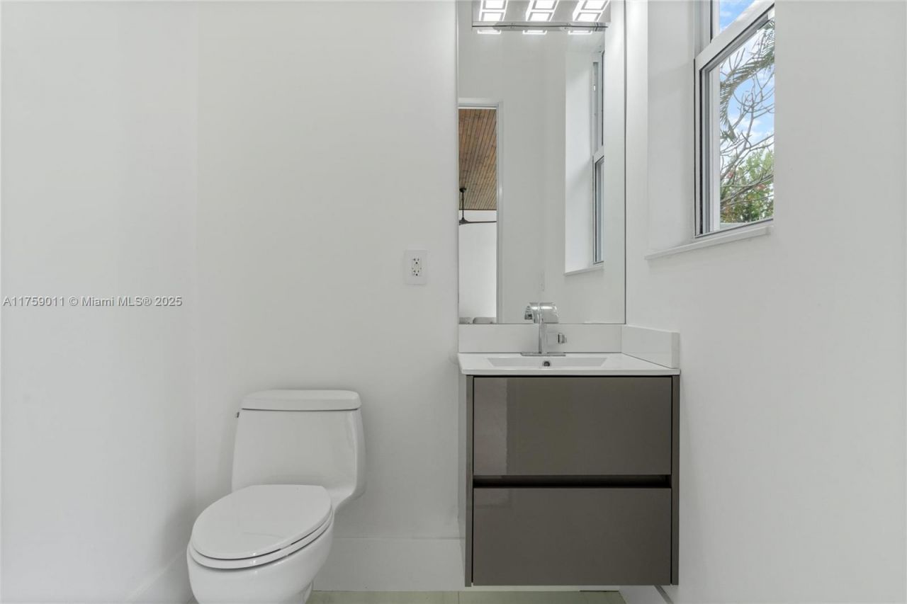 11412 NE 8th Ave, Biscayne Park, FL 33161 Photo