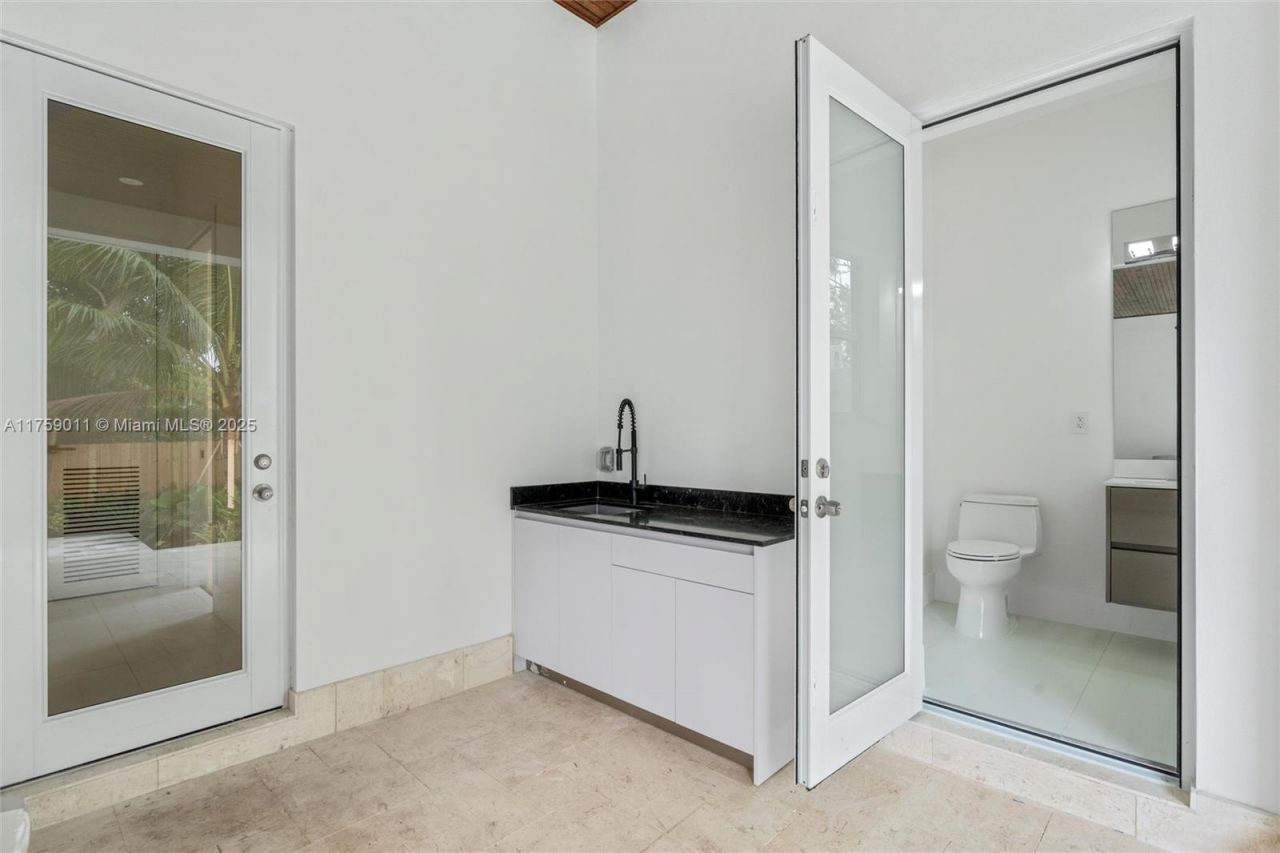 11412 NE 8th Ave, Biscayne Park, FL 33161 Photo