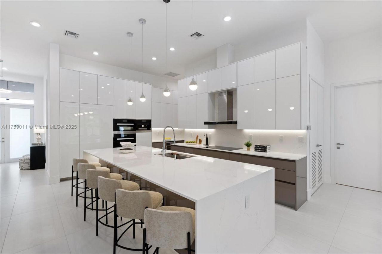 11412 NE 8th Ave, Biscayne Park, FL 33161 Photo