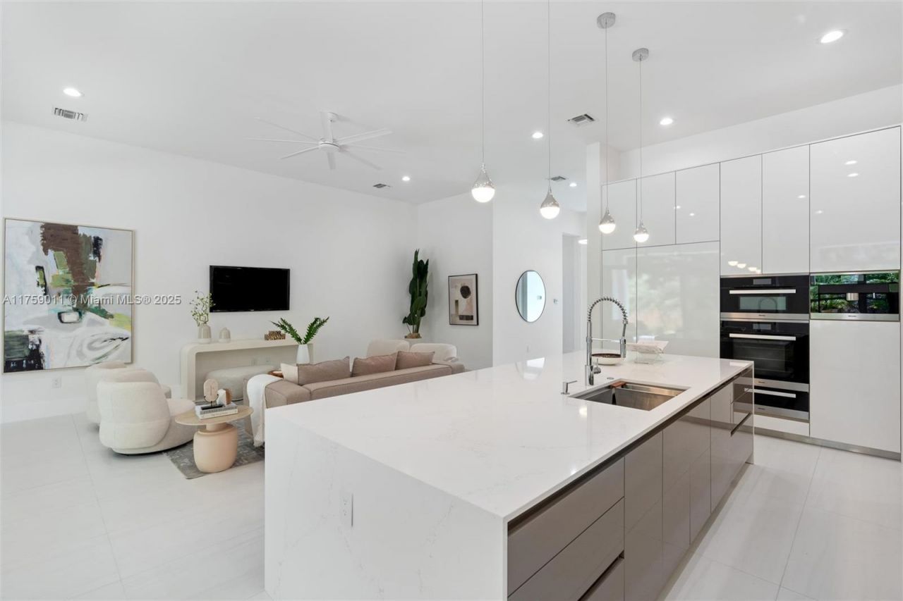 11412 NE 8th Ave, Biscayne Park, FL 33161 Photo