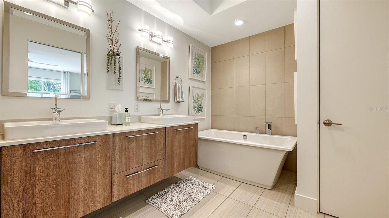 129 Taft Drive, Unit W102, Sarasota, FL 34236 Photo