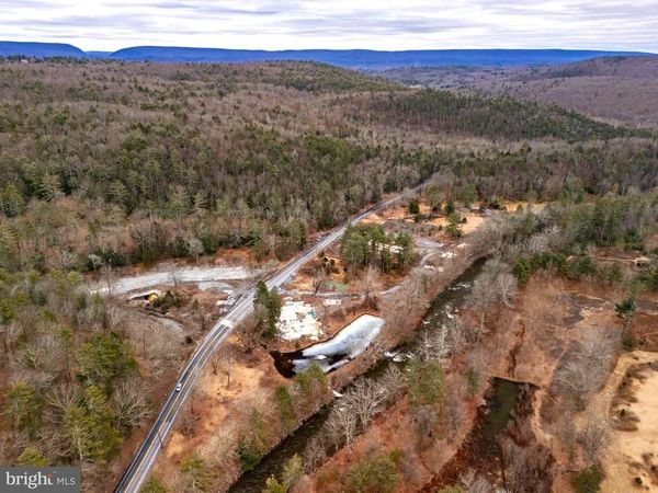 2480 PARADISE TRAIL, EAST STROUDSBURG, PA 18301