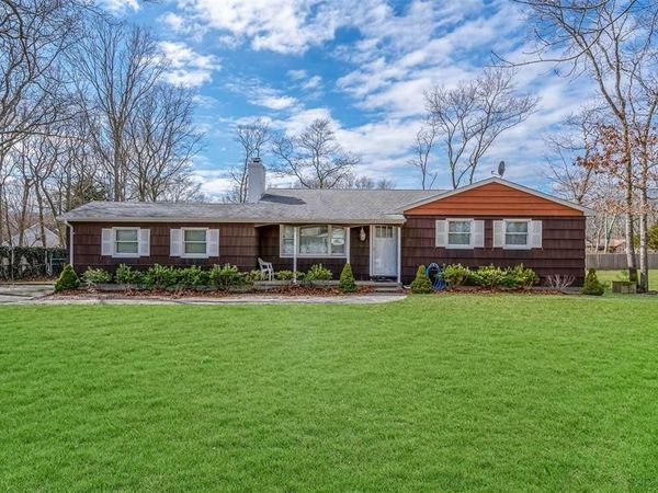 168 W Tiana Road, Hampton Bays, NY 11946