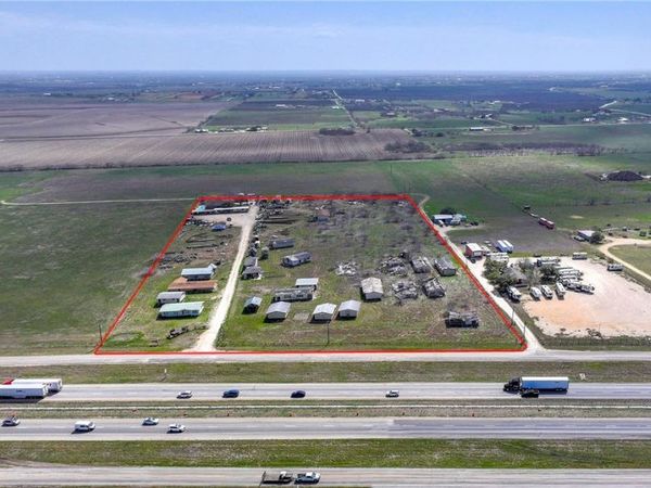 8205 W Interstate 10, Seguin, TX 78155