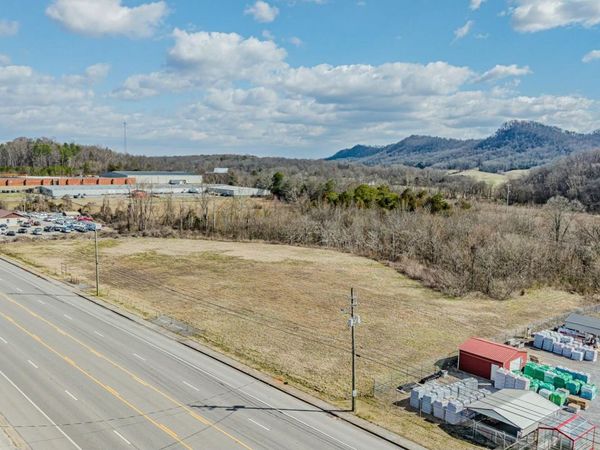 1229 N Highway 411 , Etowah, TN 37331