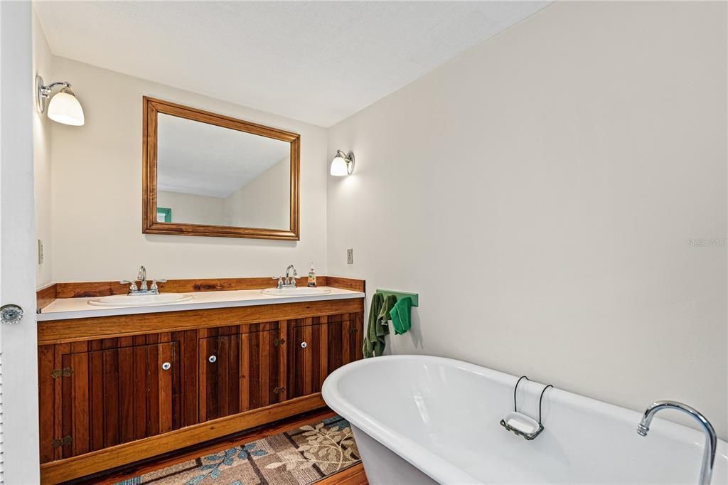 1206 S Riverside Drive, New Smyrna Beach, FL 32168 Photo