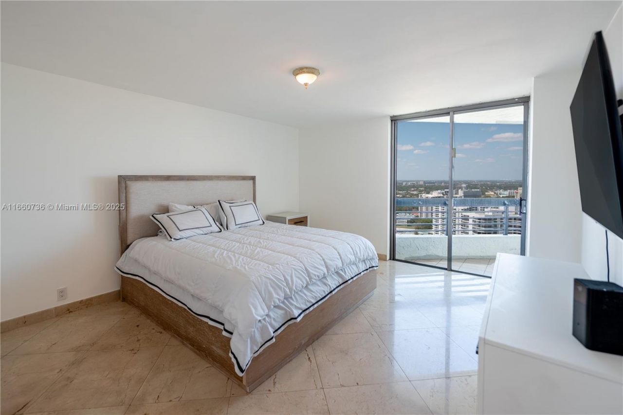 3500 Mystic Pointe Dr, Unit 3502, Aventura, FL 33180 Photo