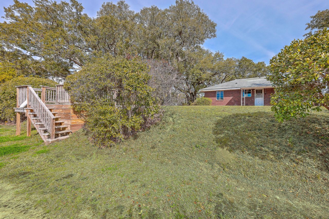 185 Wappoo Road Photo 32