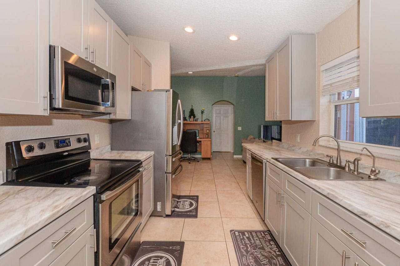 557 SW Baoy Avenue, Port Saint Lucie, FL 34953 Photo