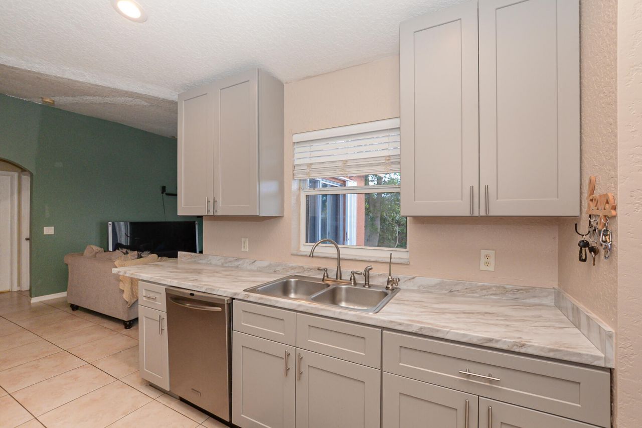 557 SW Baoy Avenue, Port Saint Lucie, FL 34953 Photo