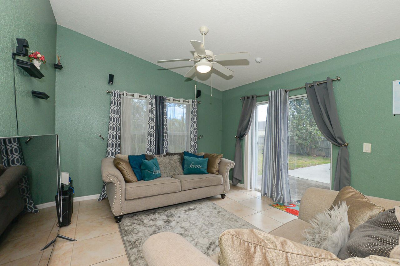 557 SW Baoy Avenue, Port Saint Lucie, FL 34953 Photo