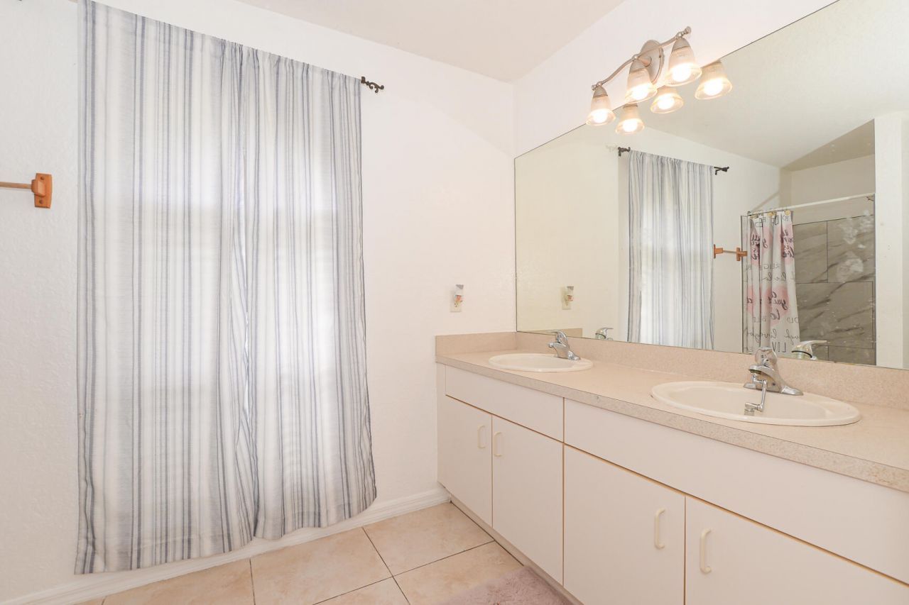 557 SW Baoy Avenue, Port Saint Lucie, FL 34953 Photo