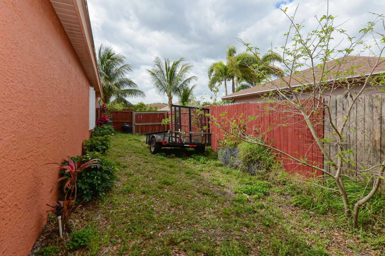 557 SW Baoy Avenue, Port Saint Lucie, FL 34953 Photo