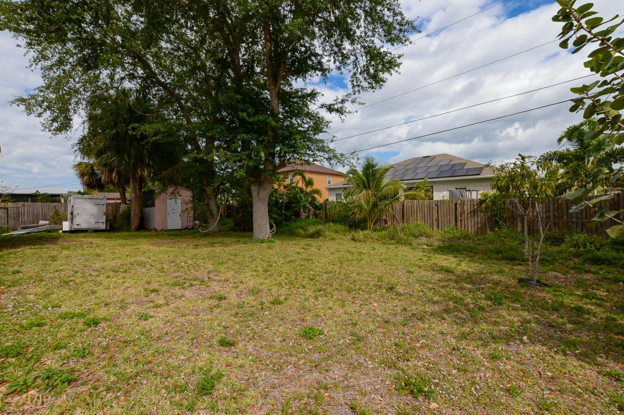 557 SW Baoy Avenue, Port Saint Lucie, FL 34953 Photo