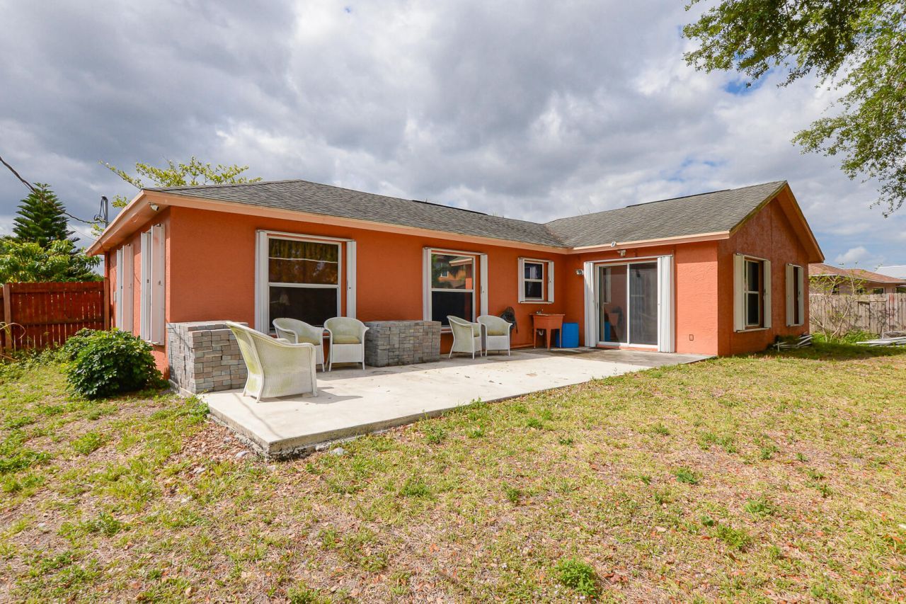 557 SW Baoy Avenue, Port Saint Lucie, FL 34953 Photo