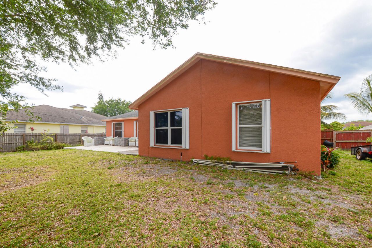 557 SW Baoy Avenue, Port Saint Lucie, FL 34953 Photo