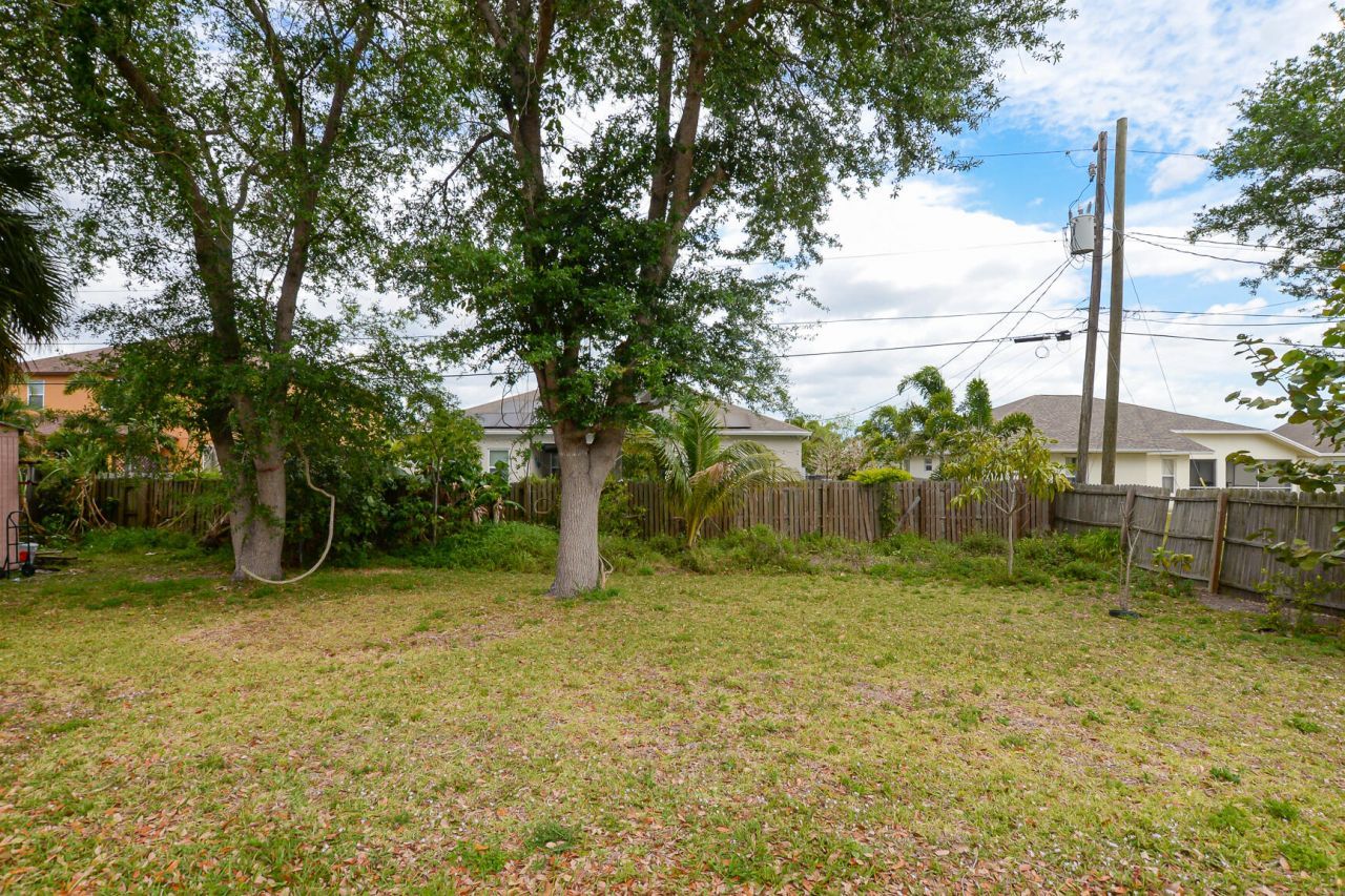 557 SW Baoy Avenue, Port Saint Lucie, FL 34953 Photo