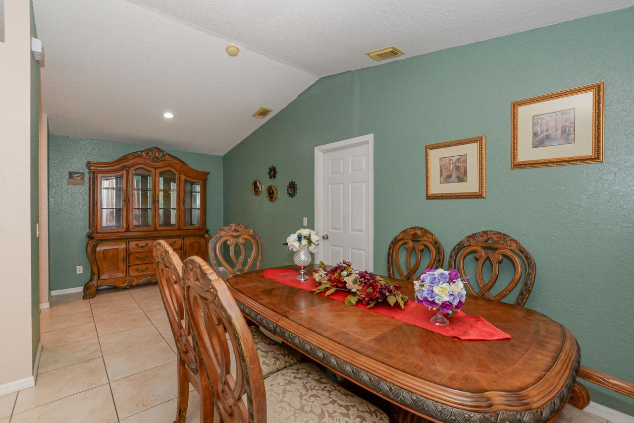 557 SW Baoy Avenue, Port Saint Lucie, FL 34953 Photo