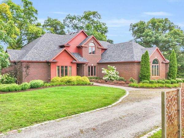 575 B County Road 2550 N, Mahomet, IL 61853