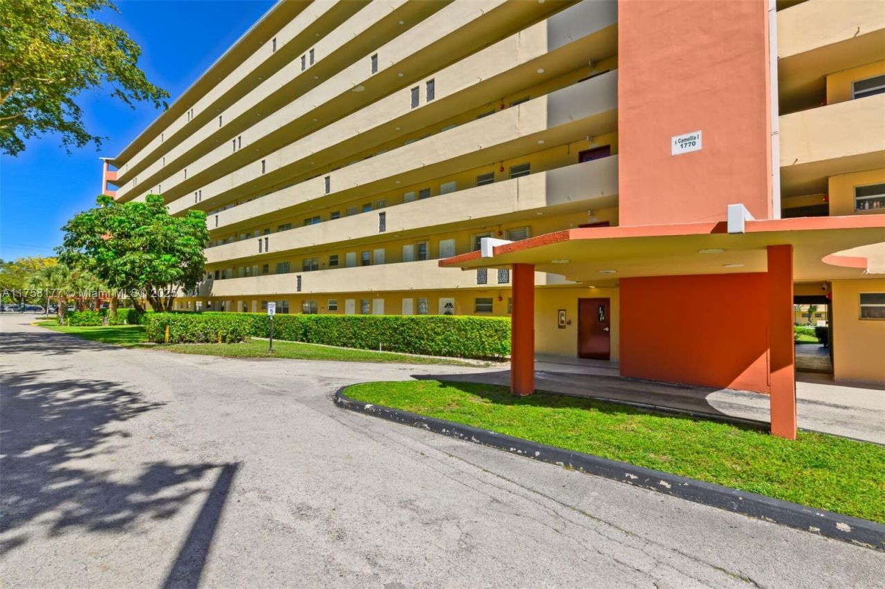 1770 NE 191st St, Unit 508-1, Miami, FL 33179 Photo