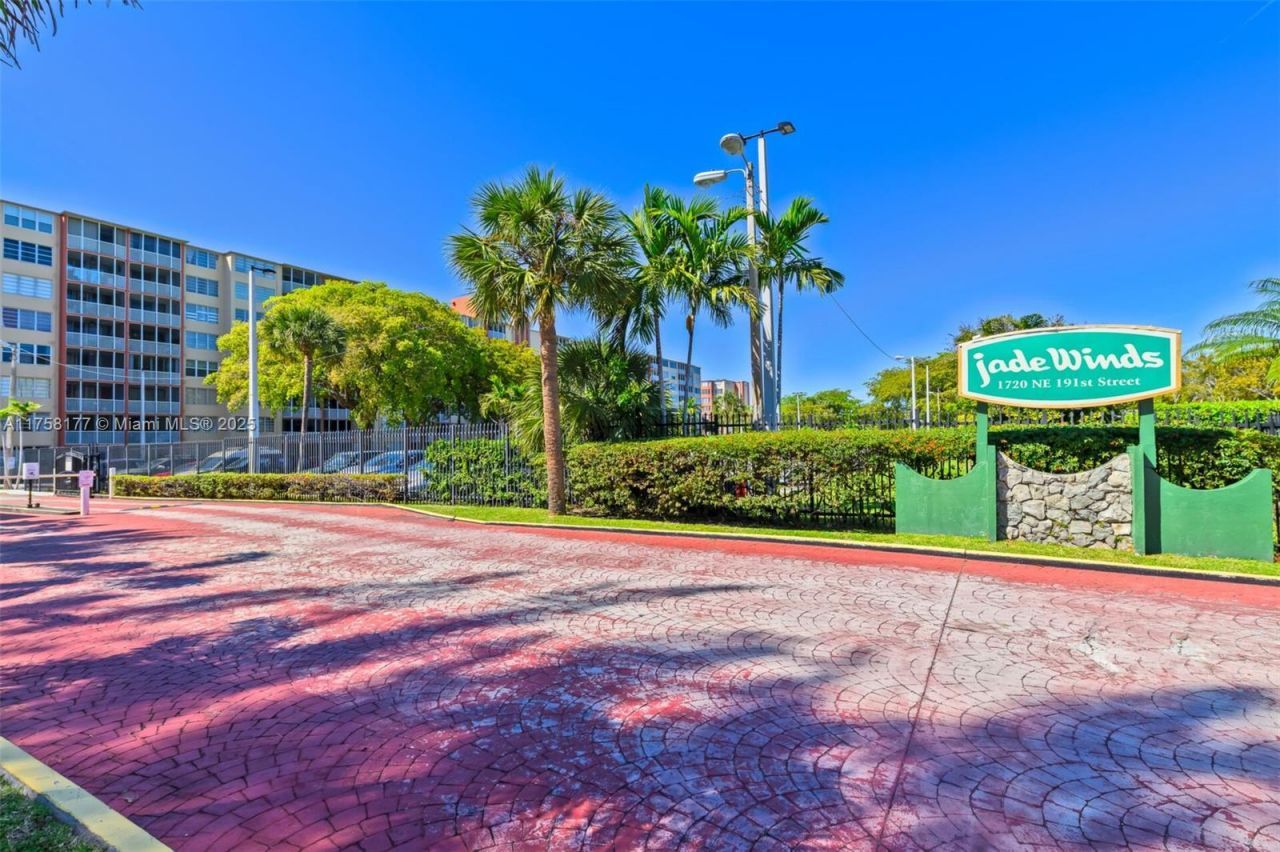1770 NE 191st St, Unit 508-1, Miami, FL 33179 Photo