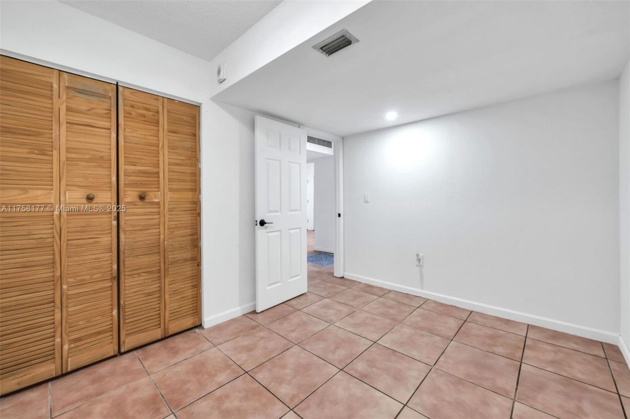 1770 NE 191st St, Unit 508-1, Miami, FL 33179 Photo