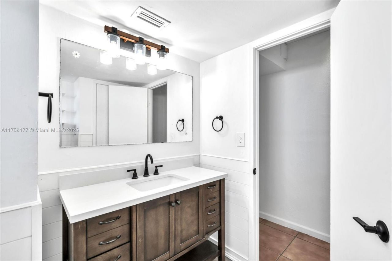 1770 NE 191st St, Unit 508-1, Miami, FL 33179 Photo