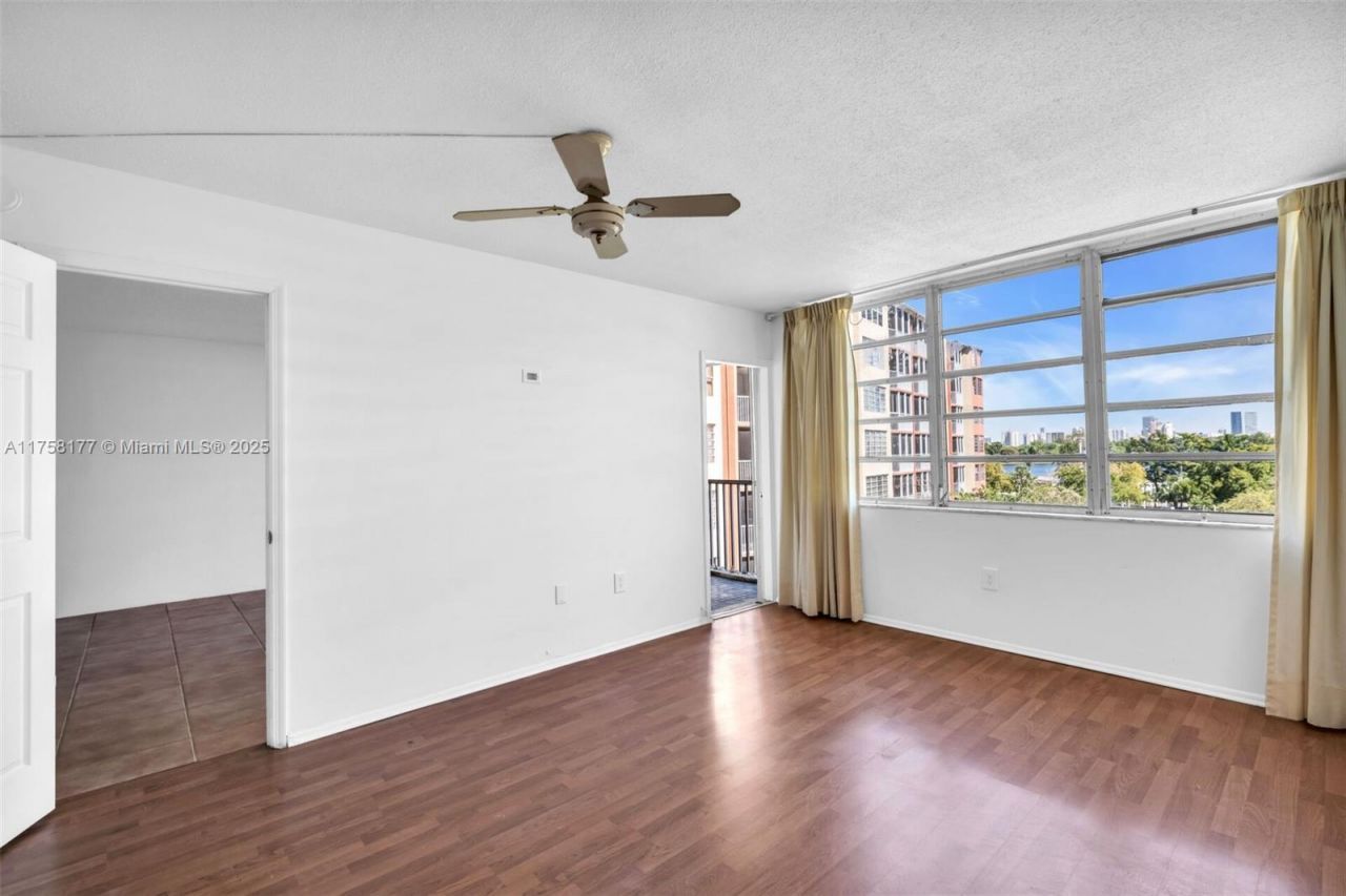 1770 NE 191st St, Unit 508-1, Miami, FL 33179 Photo